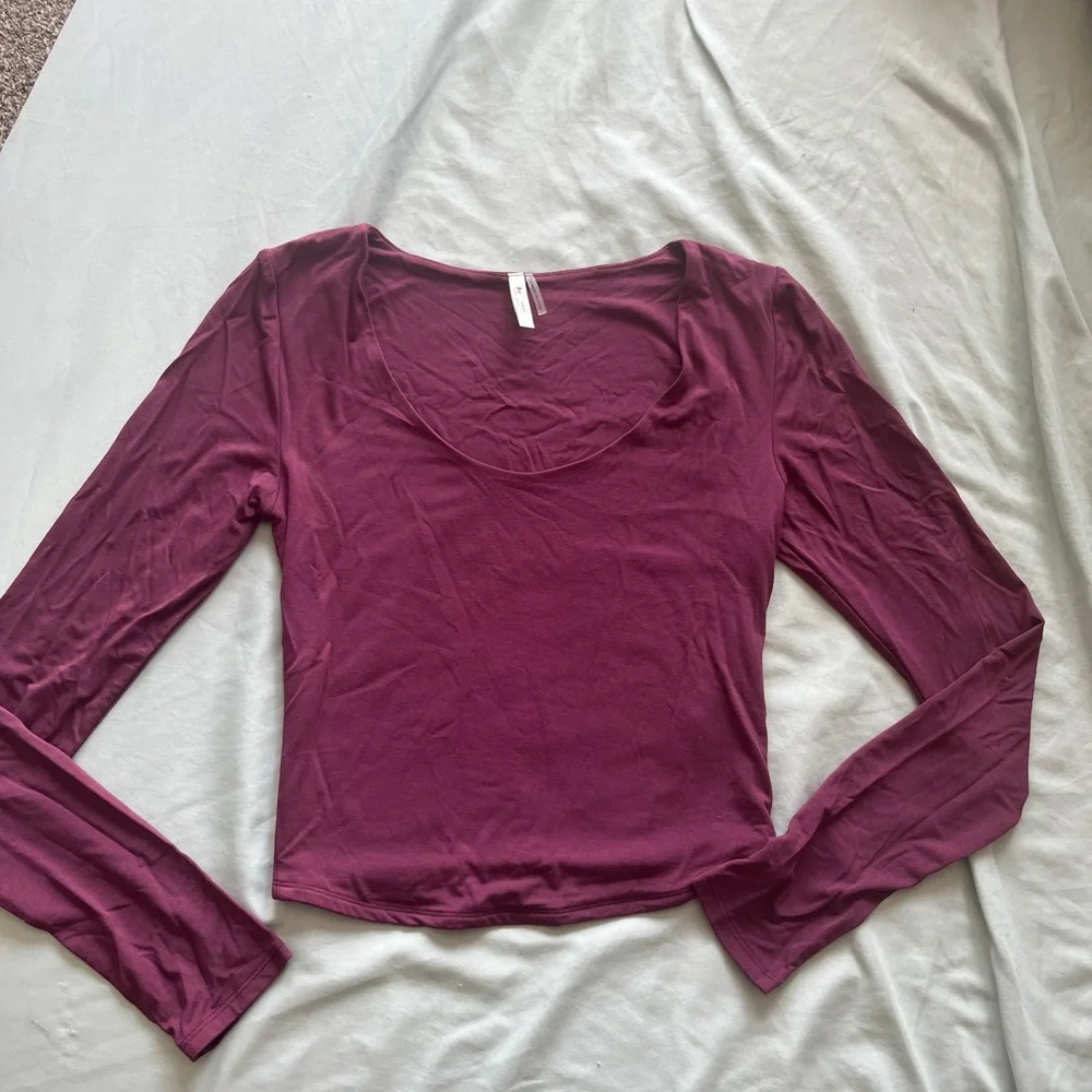 BE COOL Red Long Sleeve Fitted Crop Blouse - Picture 1 of 3